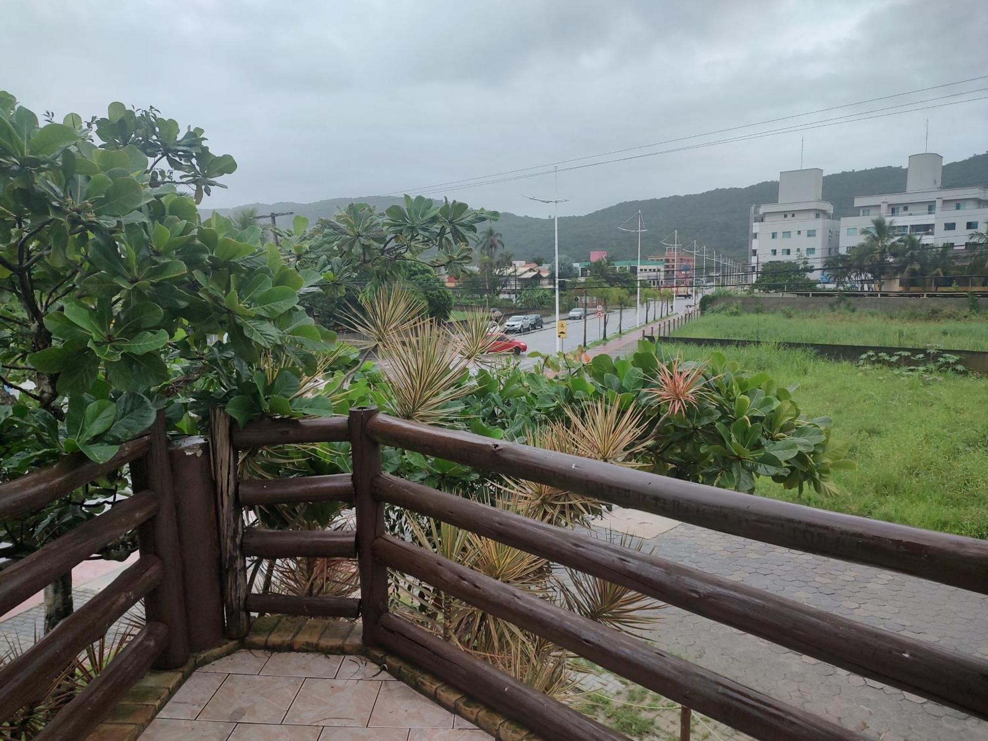 Pousada Martin Pescador Hotel บอมบินญัส ภายนอก รูปภาพ